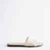 Sandales en cuir avec détails métalliques