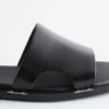 Sandales en cuir avec détails métalliques