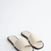 Sandales en cuir avec détails métalliques