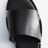 Sandales en cuir avec détails métalliques