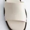 Sandales en cuir avec détails métalliques