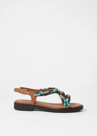 Sandales en cuir ornées de perles