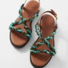 Sandales en cuir ornées de perles