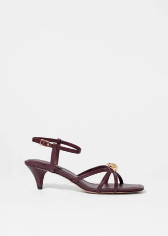 Sandales en cuir à talons ornées