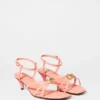 Sandales en cuir à talons ornées