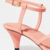 Sandales en cuir à talons ornées