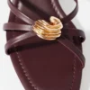 Sandales en cuir à talons ornées