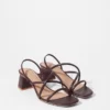 Sandales à talons carrés et lanières