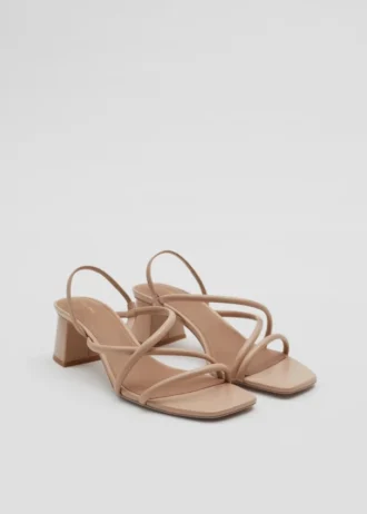 Sandales à talons carrés et lanières