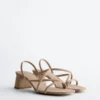Sandales à talons carrés et lanières