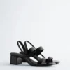 Sandales à talons carrés et lanières