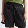 Short à cordon de serrage, longueur genou