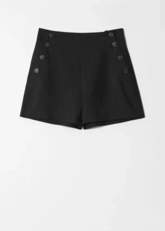 Short marin à boutons