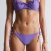Slip de bikini à nouer sur les côtés