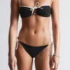 Slip de bikini à nouer sur les côtés