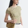 T-shirt en maille côtelée rayée