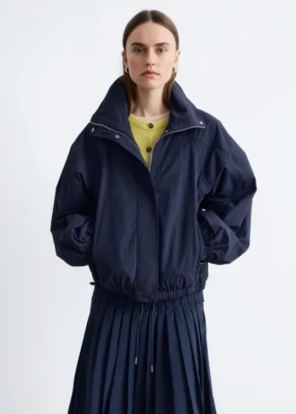 Veste à col montant et cordon de serrage